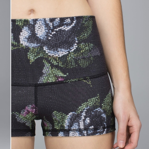 Lululemon Boogie Short (Roll Down) *Full-On Luon Garden Party Smooth Silver Mul - Picture 3 of 8